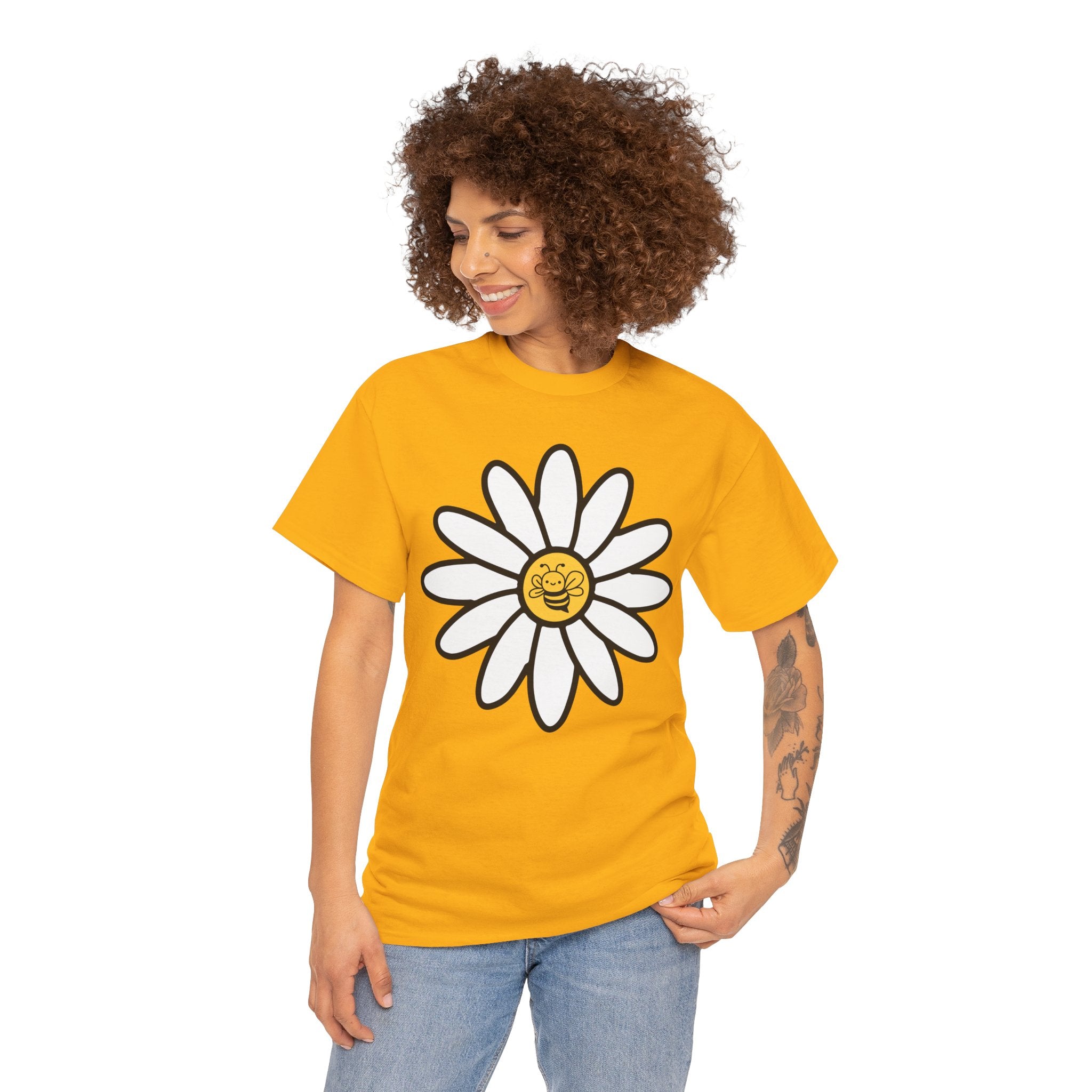 Cute Bee Daisy Flower T Shirt – Retro Smiling Flower Graphic Tee for Nature Lovers